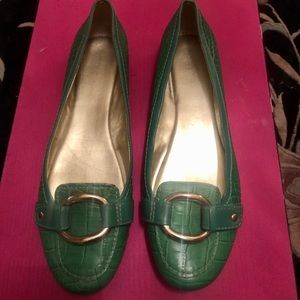 Never worn Nine West Kelly Green flats size 11